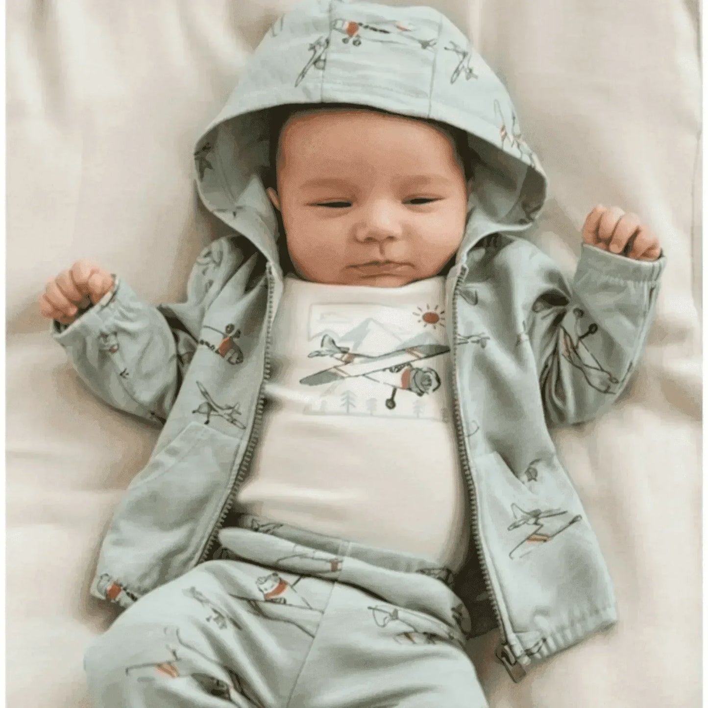 Airplane Baby Gift Set Neutral 0-3M | Outfit, Rattle, Book